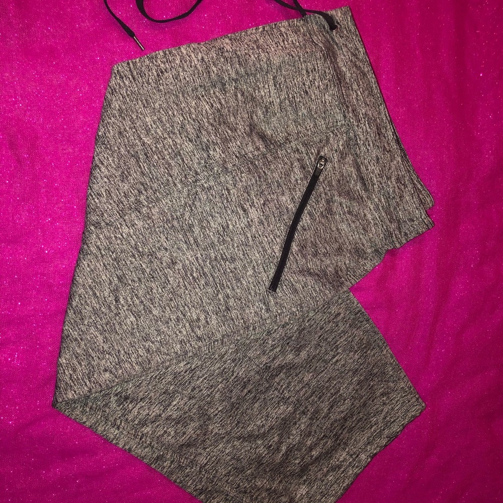 Tek gear workout capris size 2x -black & gray